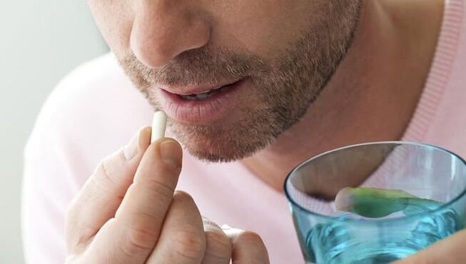 Tomando suplementos dietéticos e vitaminas para aumentar a potencia